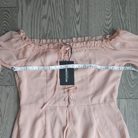 Beautiful dress by Pretty little things 😍 - Picture 4 of 12